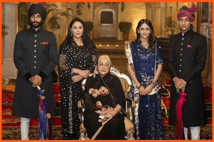 About Sean Gunn | Family And Net Worth