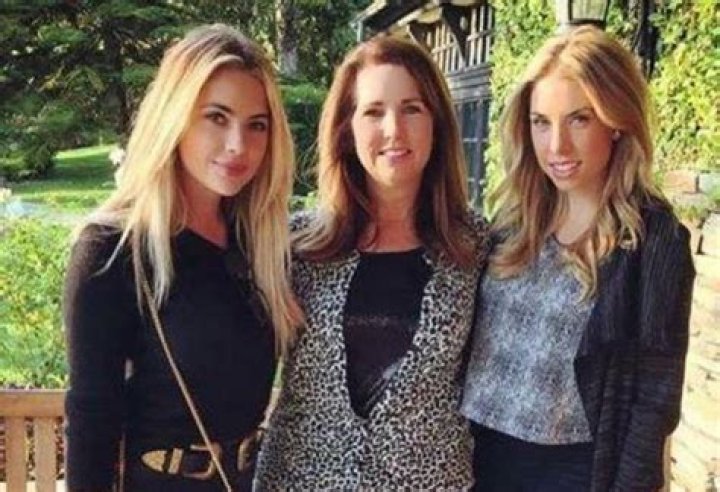 Ashley Benson Family: Girlfriend, Siblings, Parents