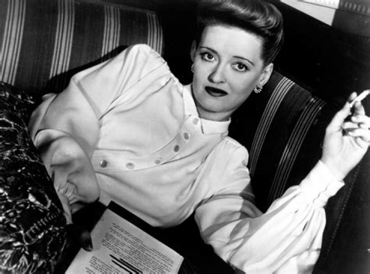 Bette Davis Height, Weight, Age and Body Measurements